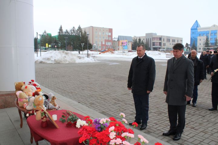 Нурлатцы почтили память погибших в ходе теракта в Подмосковье
