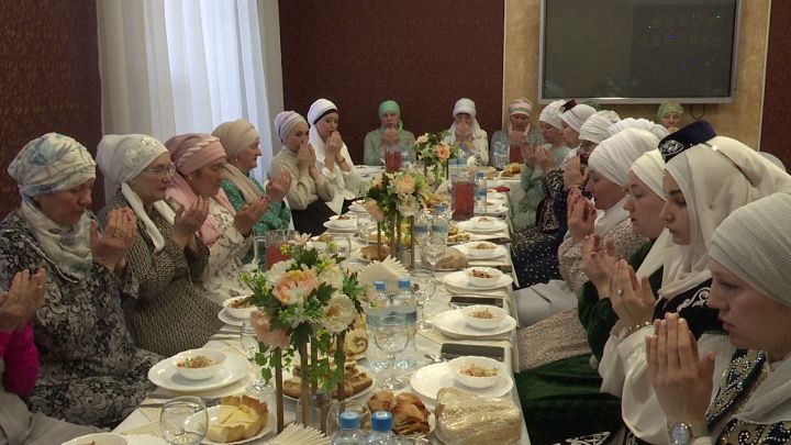 В Нурлате в кафе прошел ифтар-меджлис при поддержке депутата Госсовета РТ