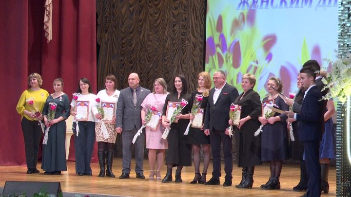 В ГДК чествовали прекрасную половину человечества