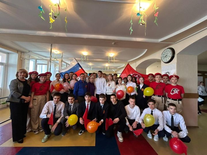 В Нурлатской гимназии чествовали победителя Кубка России по кикбоксингу