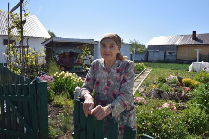 В свои 95 лет Анна Дементьева из Нурлата находит интерес к жизни