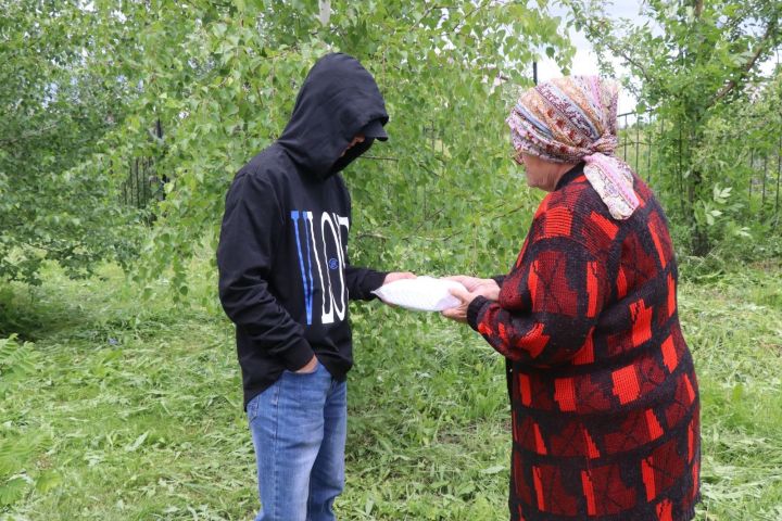 Курьер вернул похищенные у пенсионерки деньги