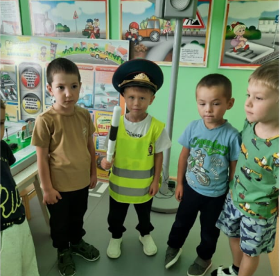 В детском саду «Росинка» отметили День светофора