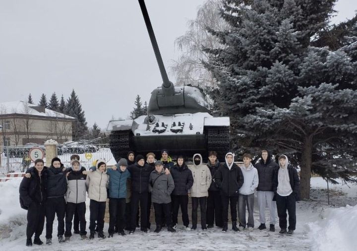 Нурлатские школьники посетили Танковое училище в Казани