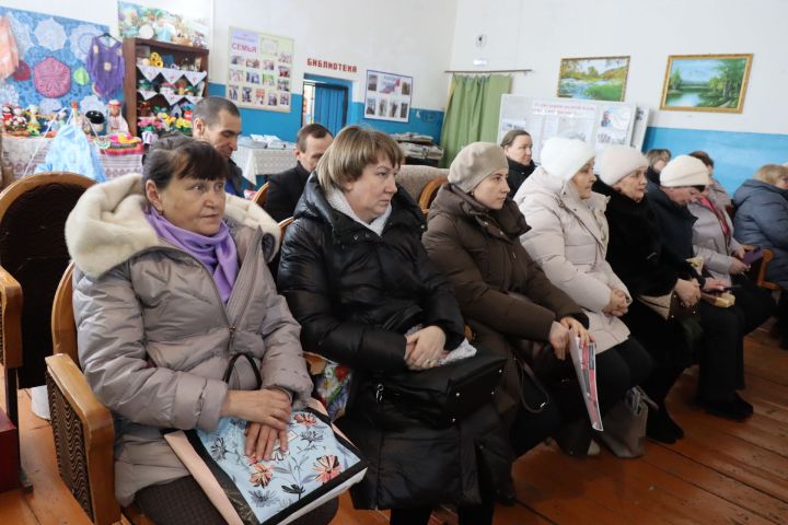 В Андреевском сельском поселении сход граждан прошел с участием Дамира Ишкинеева