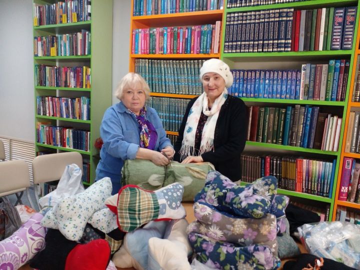 Участницы библиотечного клуба Веста собрались на очередное заседание