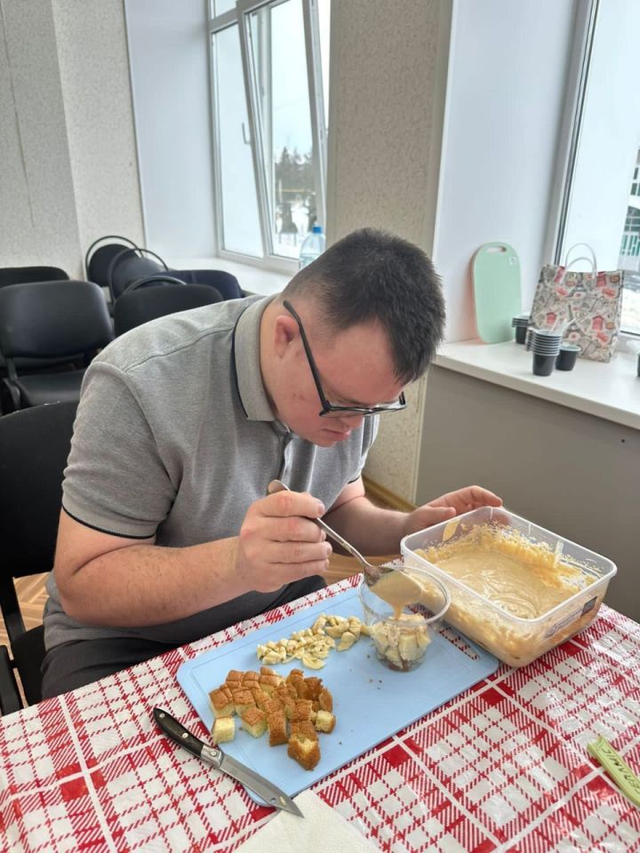 В группе дневного пребывания центра «Гармония» прошел кулинарный мастер-класс