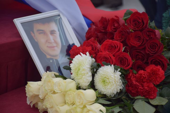 В Нурлате простились с бойцом СВО Хуснутдиновым Фаилем