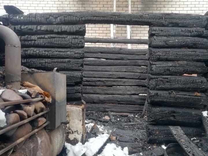 В селе Нурлатского района из-за перекала печи произошел пожар
