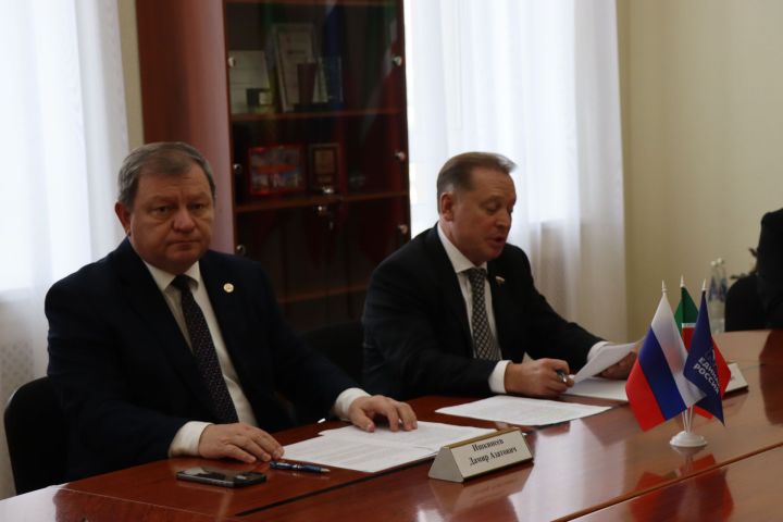Депутат Госдумы Айдар Метшин провел личный прием граждан в Нурлате