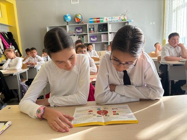 В школе №1 Нурлата прошел классный час о здоровом питании