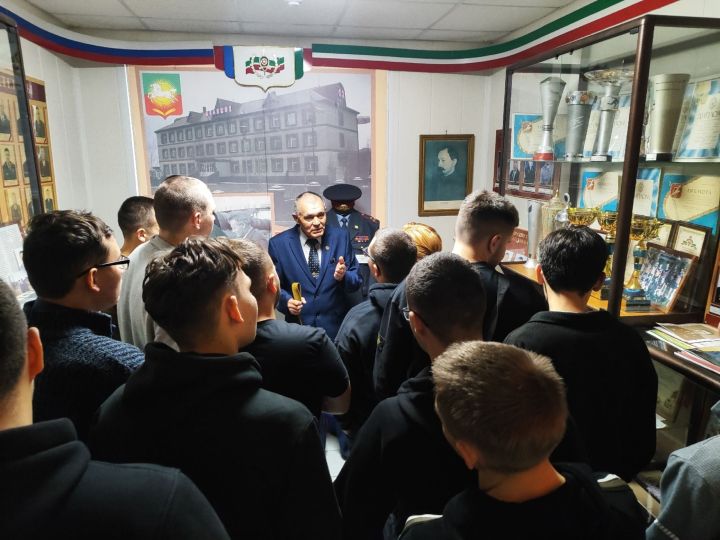 Студенты почтили память сотрудников МВД в нурлатском музее