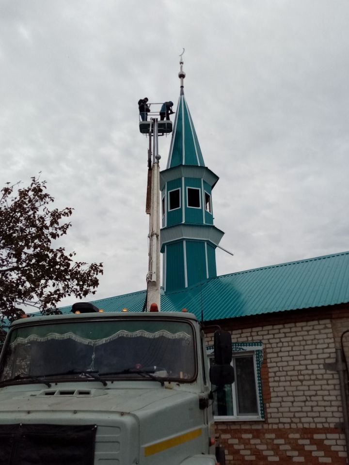 Добрые дела – общими усилиями: мечеть в Фомкино преображается благодаря землякам