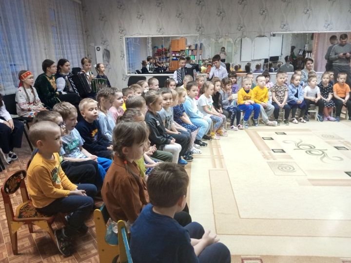 Юные артисты «Сэлэт» подарили праздник детям сада «Камыр‑батыр»