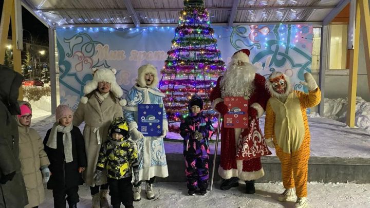 Сказка пришла в Нурлат: в Музыкальном сквере зажглась ёлка