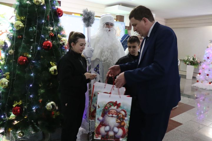 Волшебство продолжается: нурлатцы исполняют новогодние мечты детей