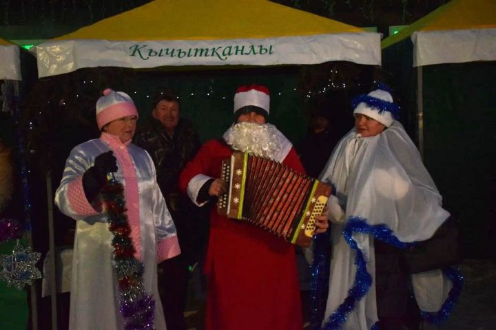 Нурлат окунулся в предновогоднюю суету благодаря праздничной ярмарке