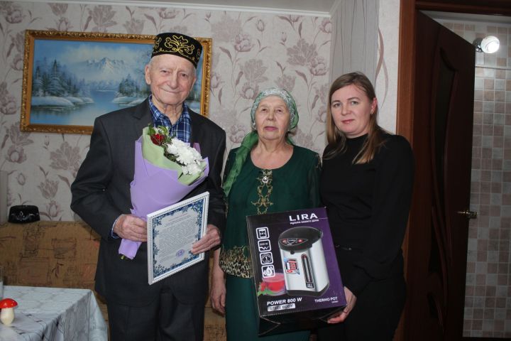 Ветеран спорта города Нурлат Марат Литфуллин отмечает 90-летний юбилей