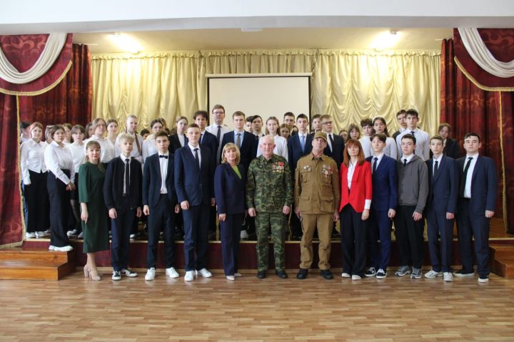 В Нурлатской гимназии прошёл урок мужества с участием воинов-интернационалистов