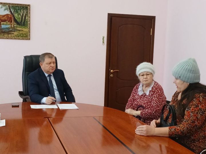 Дамир Ишкинеев провел прием граждан: в Нурлатском районе решаются вопросы благоустройства, жилья и инфраструктуры