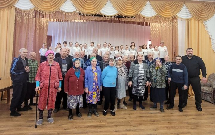 Юные артисты порадовали жителей Нурлатского дома престарелых