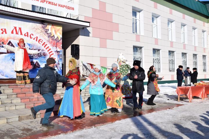 Масленица 2025: традиции и забавы на «Заигрыш»