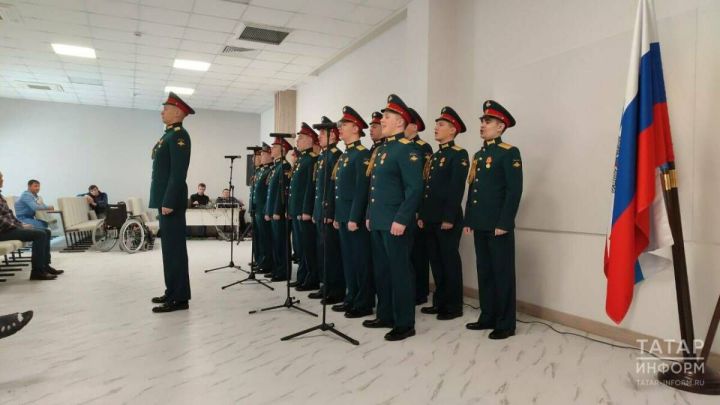 Концерт оркестра ЛенВО для бойцов СВО в казанском госпитале