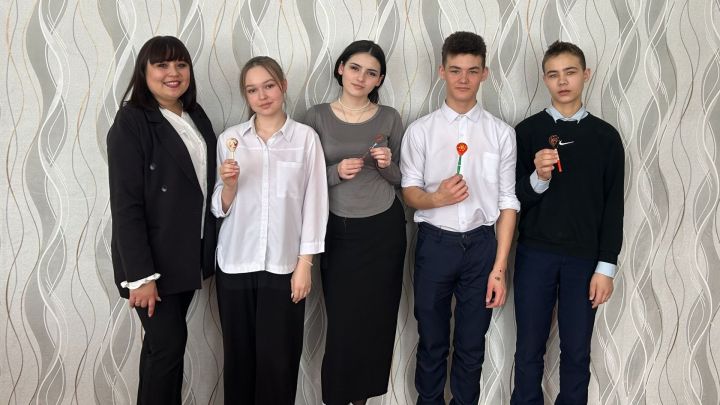 Творческое путешествие в мир орнаментов: школьники расписали деревянные ложки в Нурлатском Доме дружбы народов
