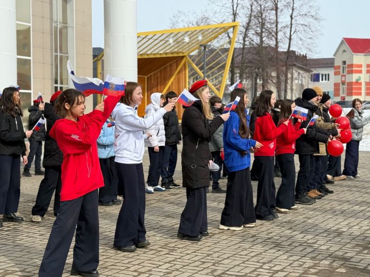 В образовательных учреждениях Нурлатского района отметили День воссоединения Крыма с Россией