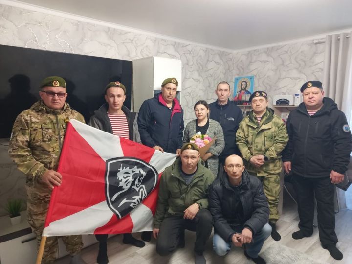 В Нурлате почтили память военнослужащих внутренних войск в их профессиональный праздник