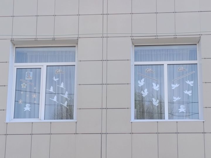 Нурлатский Дом Дружбы народов поддержал акцию «Окна Победы»