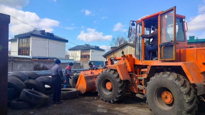 Школьники Нурлата дали старым шинам вторую жизнь