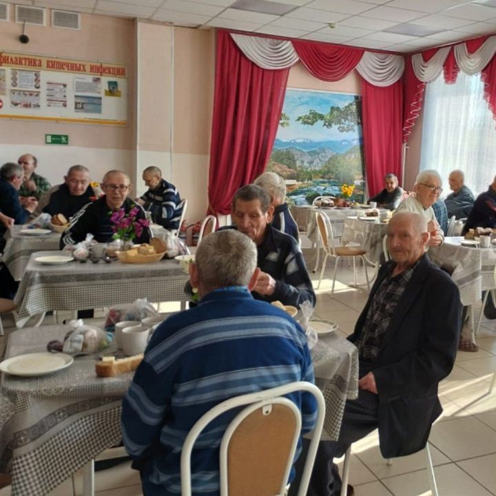 Светлый праздник в Нурлатском доме-интернате: подопечные встретили Пасху в теплой атмосфере