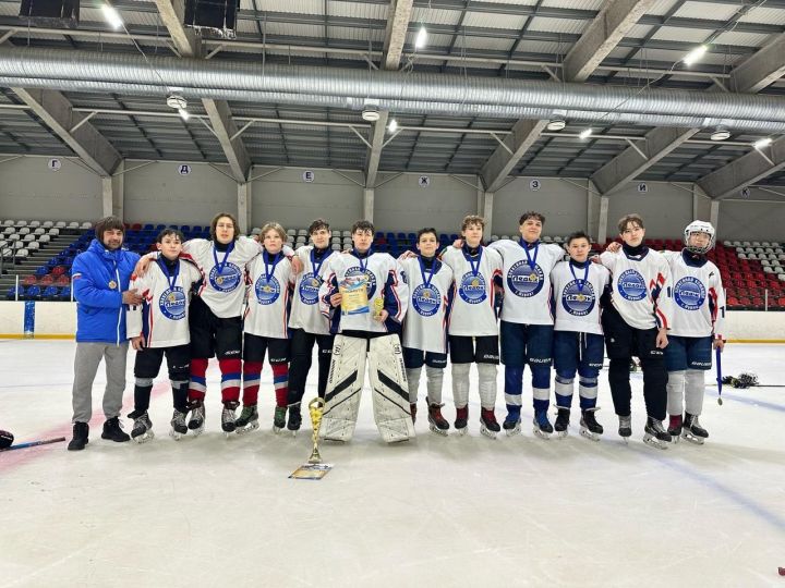 Нурлатский «Ледок» победил в открытом турнире по хоккею в Чистополе