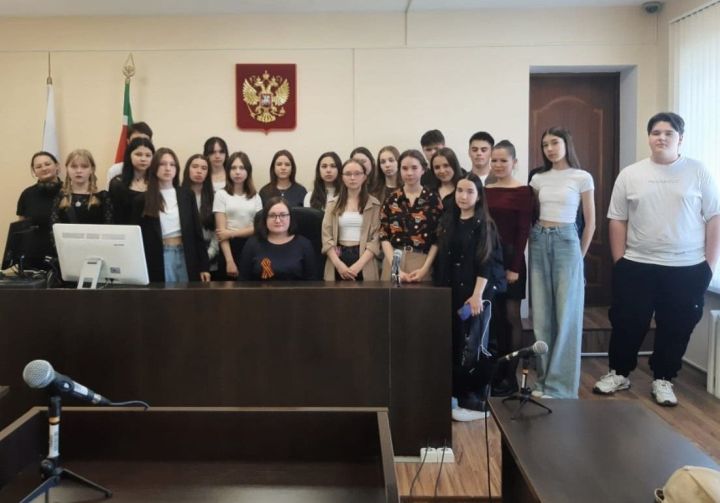 Школьники Нурлата познакомились с работой судебной системы