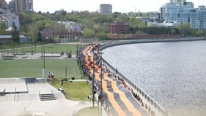 300-метровая Георгиевская лента объединила жителей Казани в память о Победе