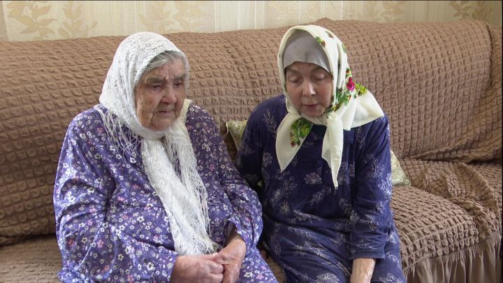 Бикүле авылында яшәүче 95 яшьлек Гыйльмруй Галимовага сугыш башланганда 11 яшь була
