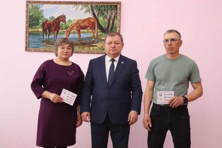 Дамир Ишкинеев дал старт подписной кампании на газету «Дуслык» («Дружба», «Туслах»)