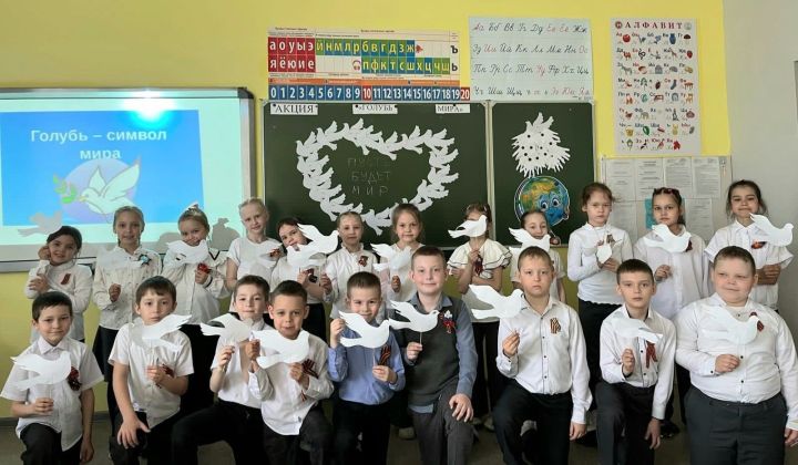 Нурлатские первоклассники приняли участие во всероссийской акции «Голубь Мира»