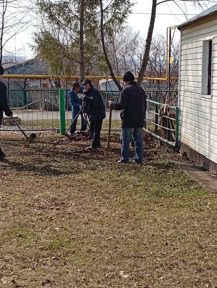 Жители микрорайона сахароваров объединились для благоустройства территории местной мечети