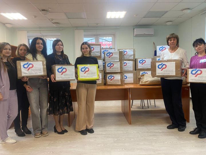 Сотрудники Социального фонда Нурлата собрали гуманитарную помощь