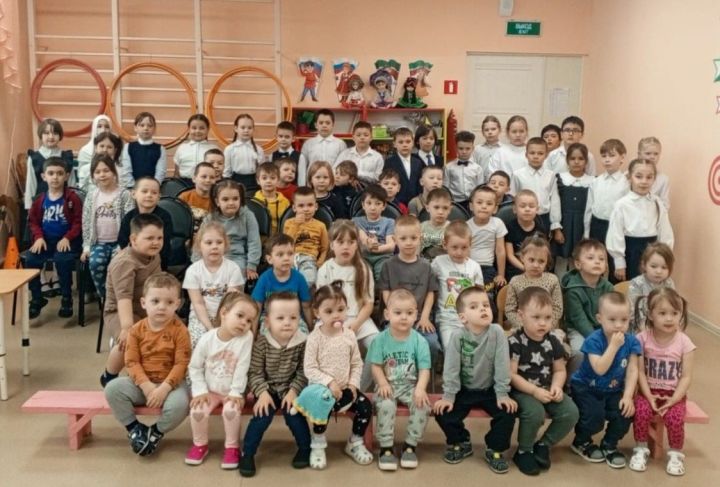 Школьники подарили дошколятам праздник музыки и творчества