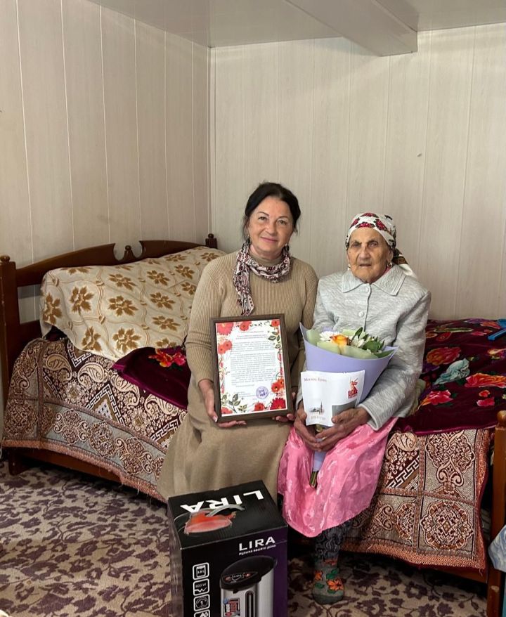 Сания Нургатовна Мустафина отмечает 95-летний юбилей