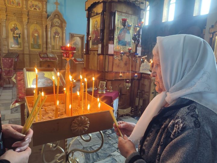 Подопечные Нурлатского дома-интерната посетили праздничную литургию в честь святителя Николая