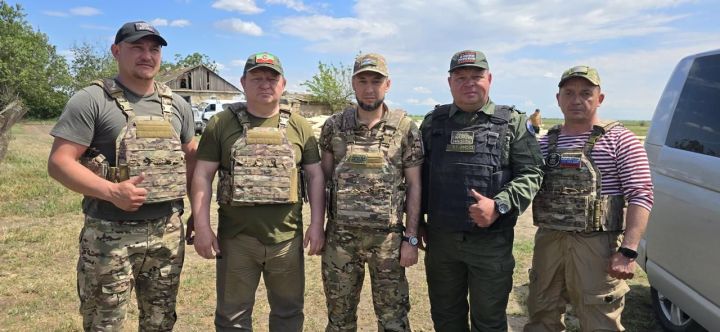 Глава Нурлатского района вернулся из поездки в зону СВО с важной миссией