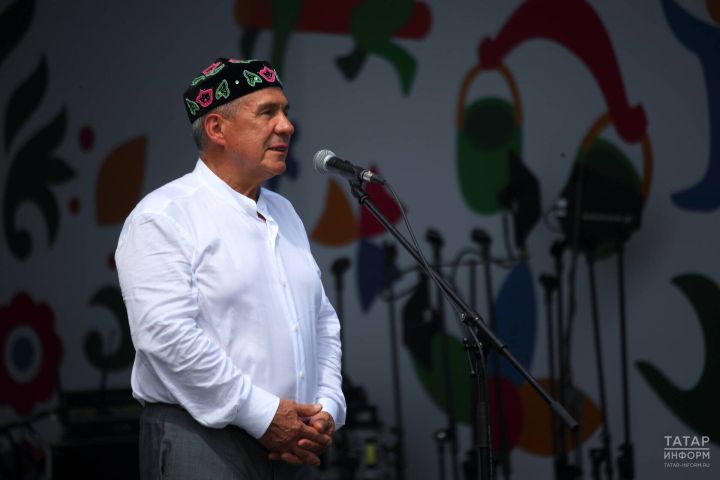 Рустам Минниханов поздравил жителей республики со 105-летием со дня образования ТАССР