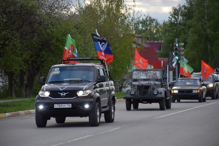 Нурлатцы провели автопробег в честь 80-летия Победы