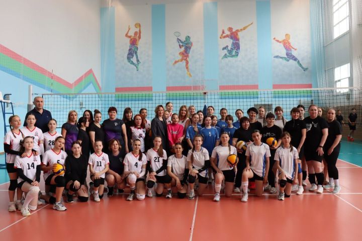 Волейбольный турнир в честь 80-летия Победы собрал лучшие женские команды Нурлата