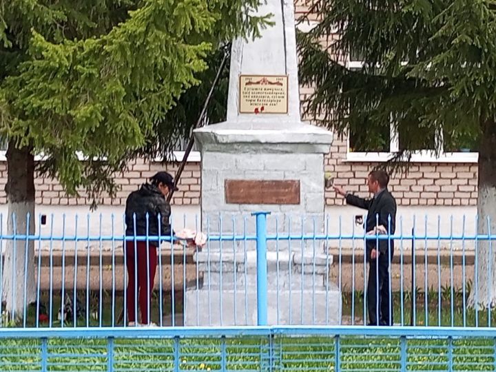 В Верхнем Нурлате в преддверии Дня Победы наградили ветеранов и благоустроили микрорайон