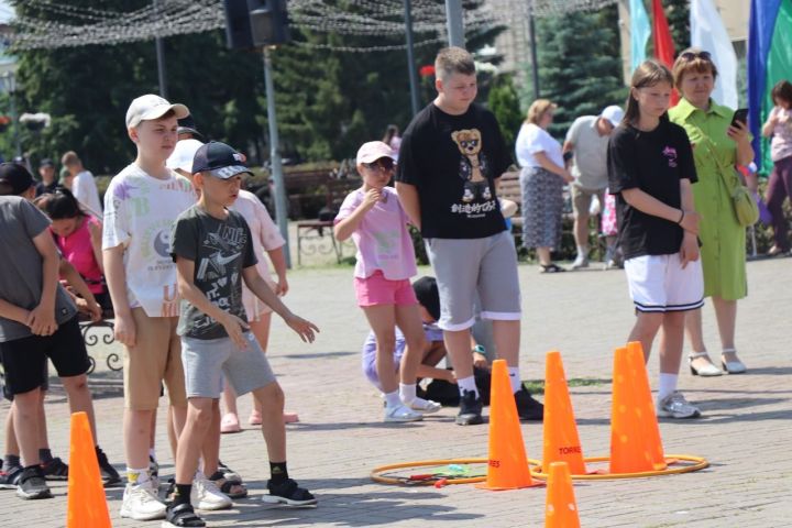 День России нурлатцы отпраздновали на центральной площади города